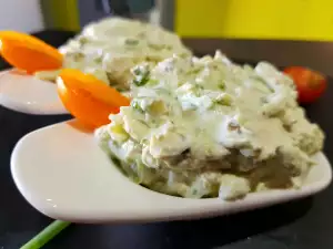 Green Spread with Avocado and Fresh Garlic