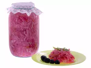 Red Cabbage with Bay Leaf