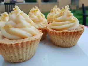 Retro Baskets with Custard