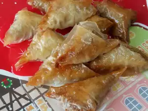 Retro Triangular Phyllo Pastries