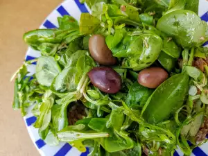 Tuna Salad with Valerian, Arugula and Spinach