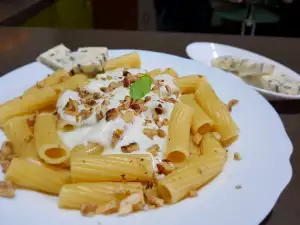 Roquefort Rigatoni with Walnuts