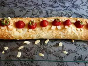 Meringue Roll with Mascarpone and Strawberries