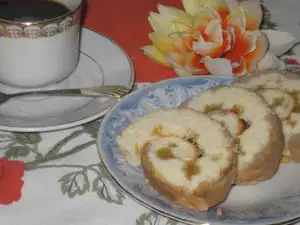 Sponge Cake Roll with Apples