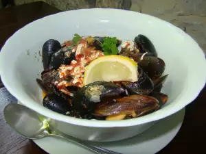 Spicy Greek Mussels Saganaki