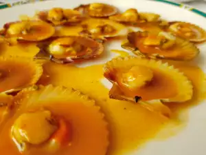 Saint-Jacques Coquilles with Spicy Sauce