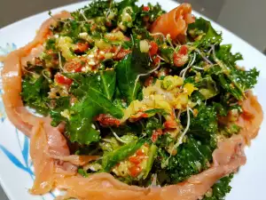 Green Salad with Kale and Salmon