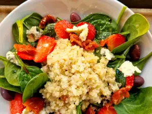 Baby Spinach, Quinoa and Strawberry Salad