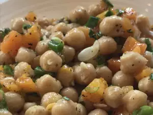 Healthy Salad with Chickpeas