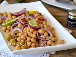 Chickpeas, Tuna and Olives Salad