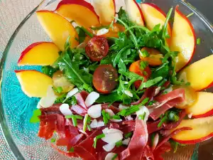 Special Salad with Arugula and Nectarines