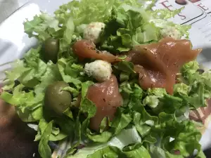 Green Salad with Smoked Salmon and Cheese Truffles