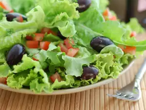 Salad with Olives and Tomatoes