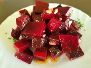 Salad with Beetroots and Garlic