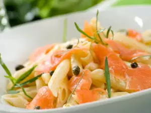 Macaroni Salad with Salmon Fillet