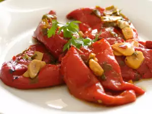 Salad with Roasted Peppers and Garlic