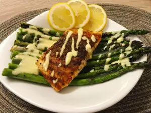 Grilled Salmon and Asparagus with Hollandaise Sauce