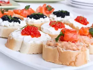 Shopi-Style Sandwiches with Cottage Cheese and Tomatoes