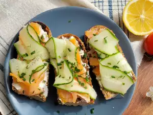 Cold Sandwich with Salmon and Cucumber