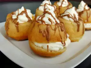 Savarin Cakes with Cream