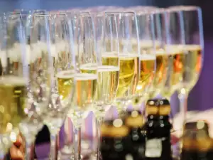 What is the Difference Between Prosecco and Champagne?