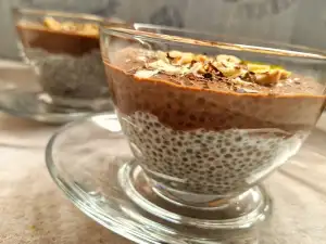 Chocolate Chia Pudding with Honey