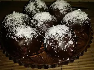 Chocolate Balls with Rum and Raisins