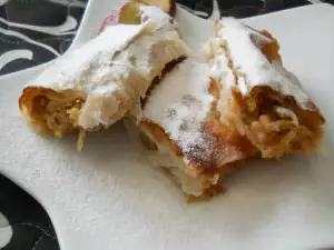 Strudel with Apples and Ready-Made Sheets