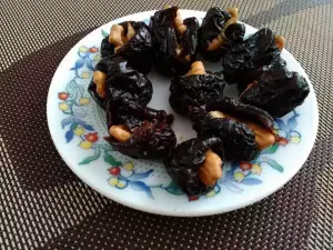 Roasted Plums with Walnuts