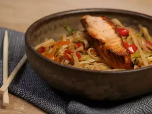 Glazed Salmon with Spicy Rice Noodles