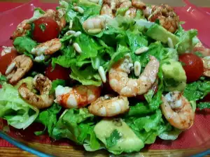 Green Salad with Shrimp and Avocado