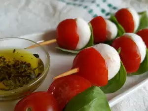 Skewers with Cherry Tomatoes and Mozzarella