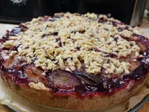 Plum Pie with Vanilla and Cinnamon