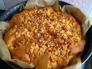 Quick Cake with Grated Apples and Walnuts