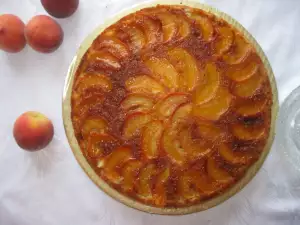 Cake with Biscotti, Peaches and Caramel