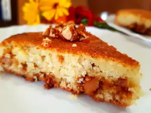 Cake with Semolina and Caramelized Almonds