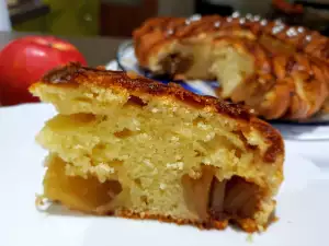 Cake with Caramelized Apples and Sour Cream