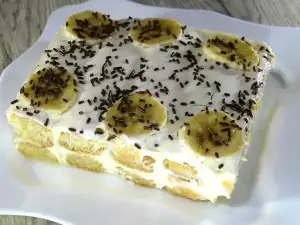 Quick Cake with Biscotti, Bananas and Yoghurt