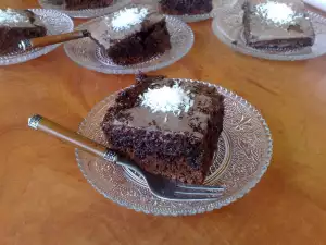 Tasty and Easy Brownie Cake