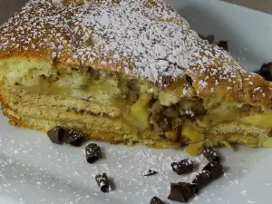 Easy Cake with Apples and Biscuits