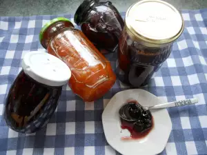 Apricot Jam with Vanilla Flavor