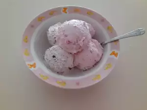 Ice Cream with Raspberries and Chocolate