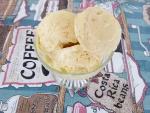 Ice Cream with Biscuit Powder