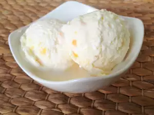 Peach and Cream Ice Cream