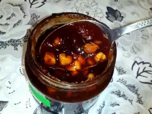 Grape Jam with Hazelnuts