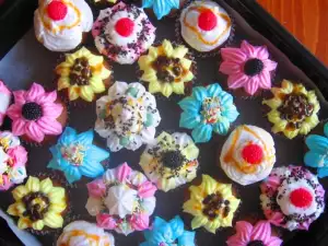 Cupcakes with Creamy Icing