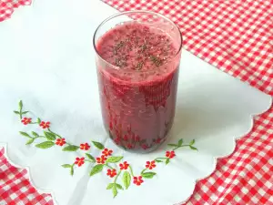 Red Smoothie with Chia and Beetroot