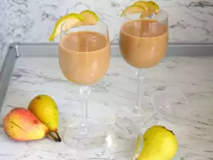 Aromatic Smoothie with Pears and Spices