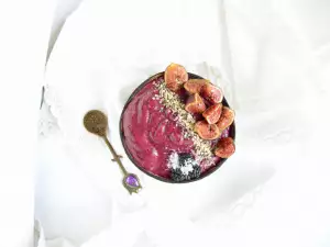 Smoothie Bowl with Figs