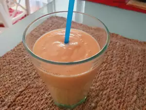 Mango and Papaya Smoothie